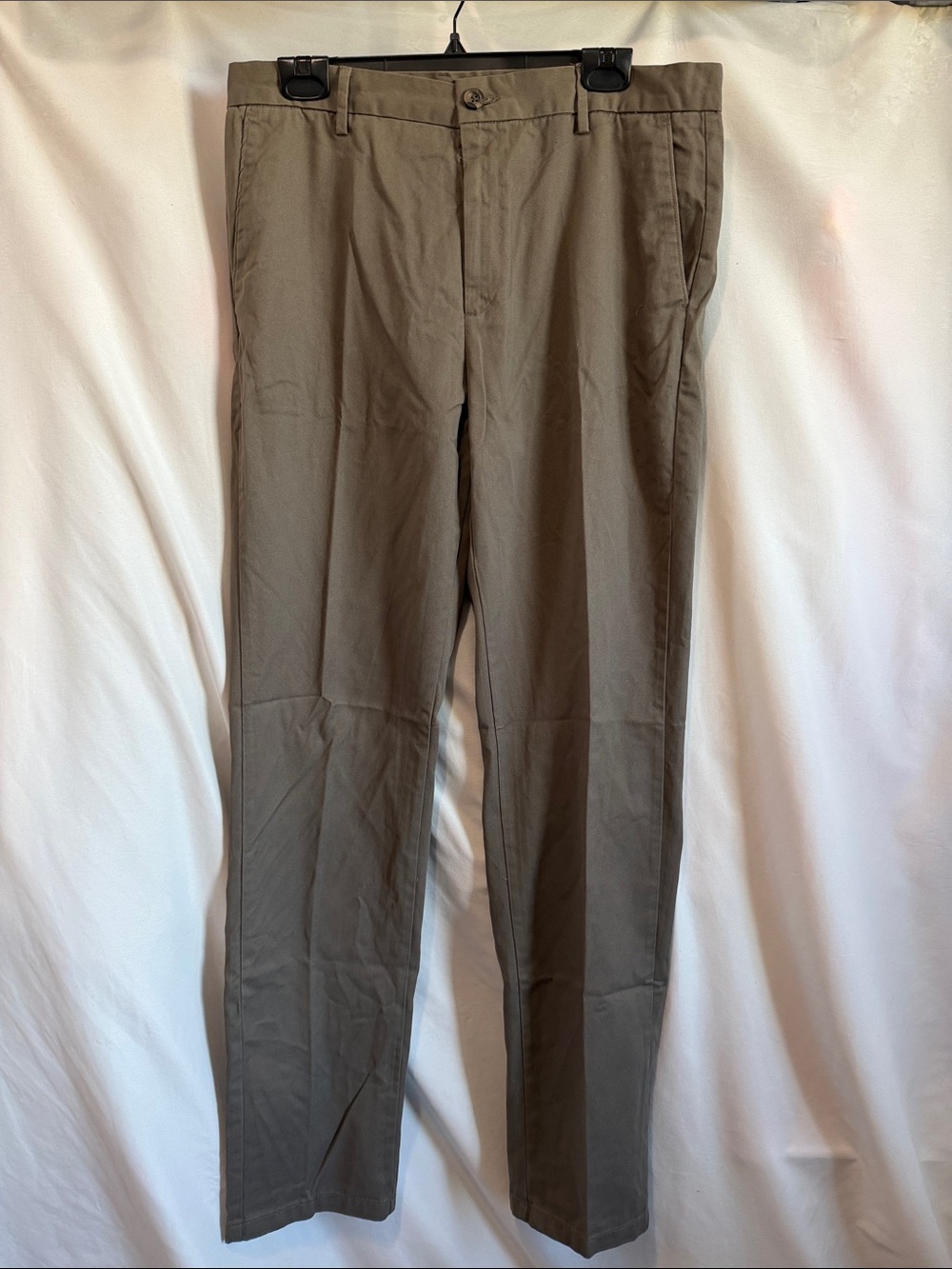 Amazon Essentials Men's Chinos in Olive